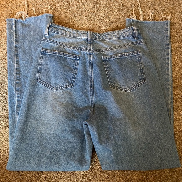 Missguided Distressed Straight Jean - Picture 4 of 6